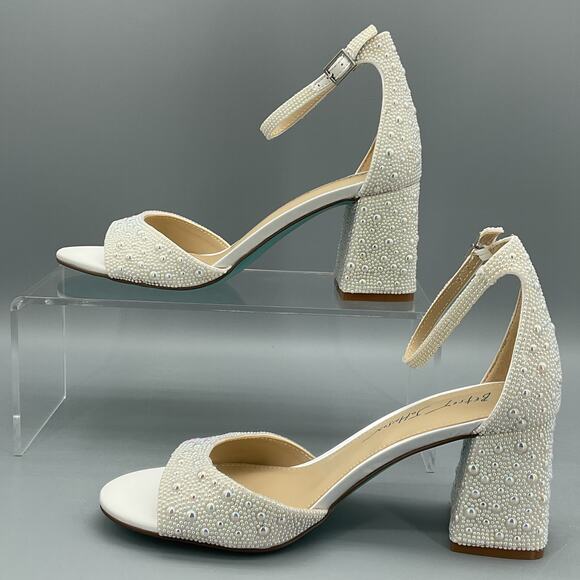 NEW Betsy Johnson Women’s Mari Block Heel Evening Sandals White Size 6.5M - Picture 2 of 10